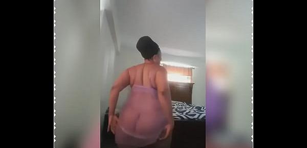  Ghana fat booty lady dance naked